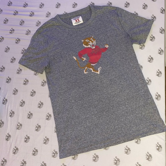 Abercrombie and Fitch Tiger Tee - Picture 3 of 5